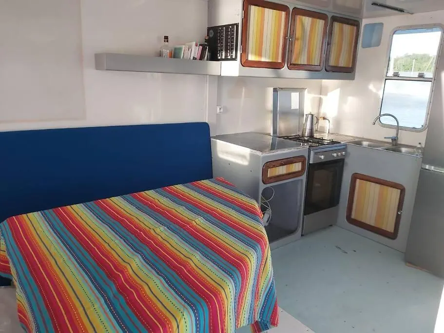 L'Aquahome Hebergement Sur L'Eau Les Trois-Ilets Botel